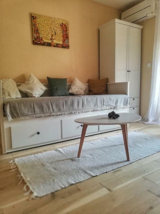 Apartman Matan, Постира Екстериор снимка